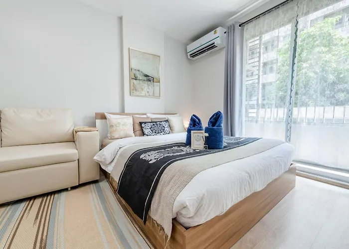 Cozy Pool View At Elio Sukhumvit 64